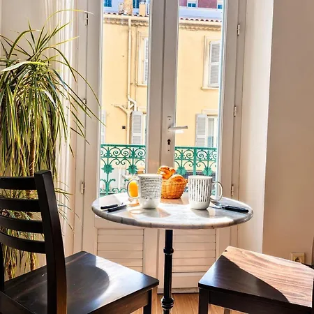 Apartman Notre Dame - *