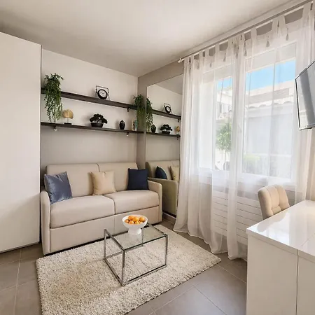 Apartman Notre Dame - *