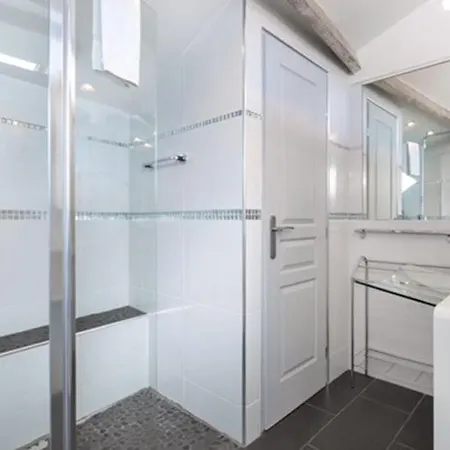 Apartment Notre Dame - *
